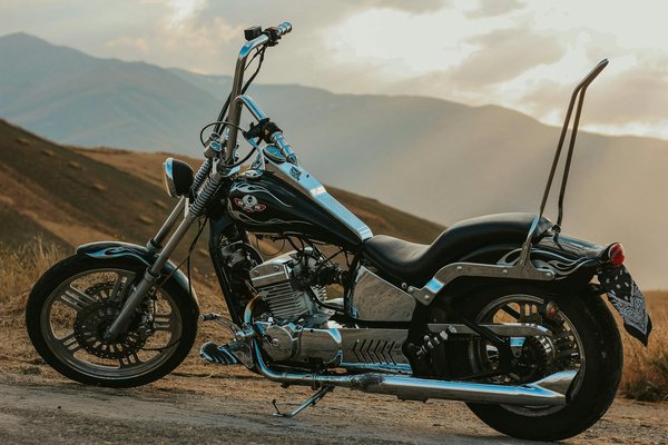 Quels sont les bénéfices des systèmes de freinage automatique pour les véhicules de tourisme?